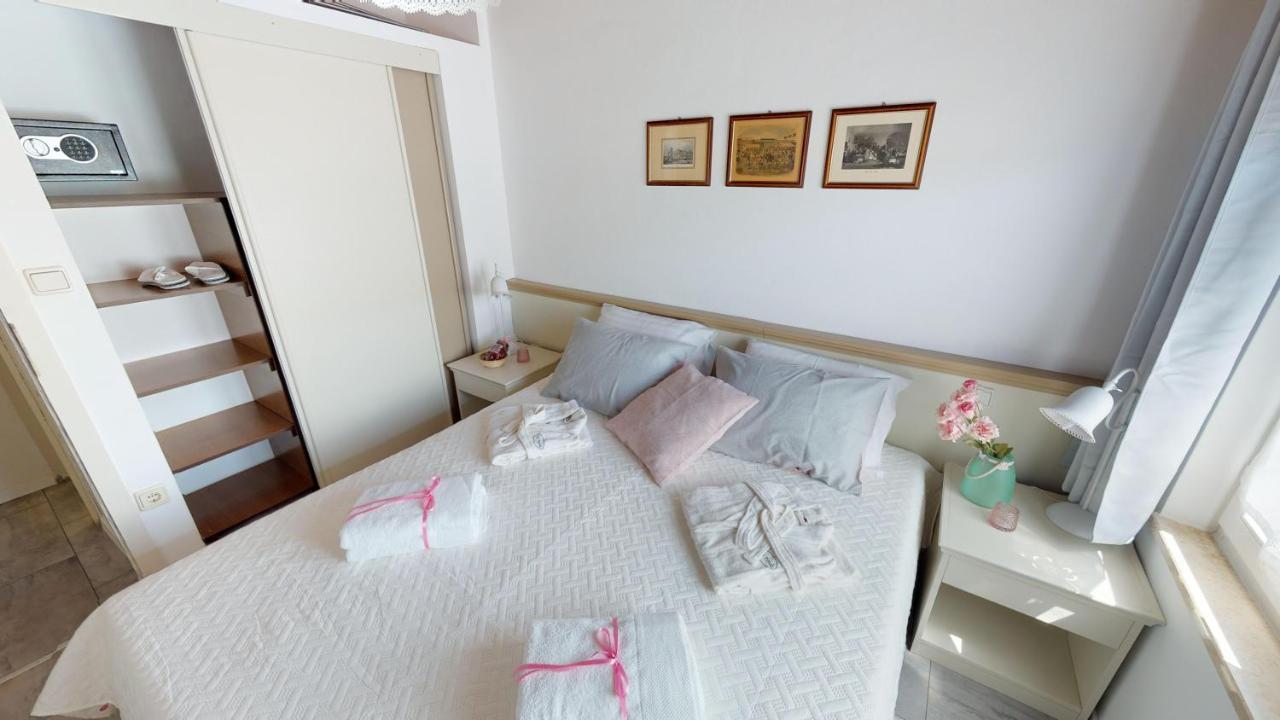 Lara Deluxe Superior 5 Star Apartment, Your Piece Of Heaven By The Sea & Park Novigrad  Exterior photo